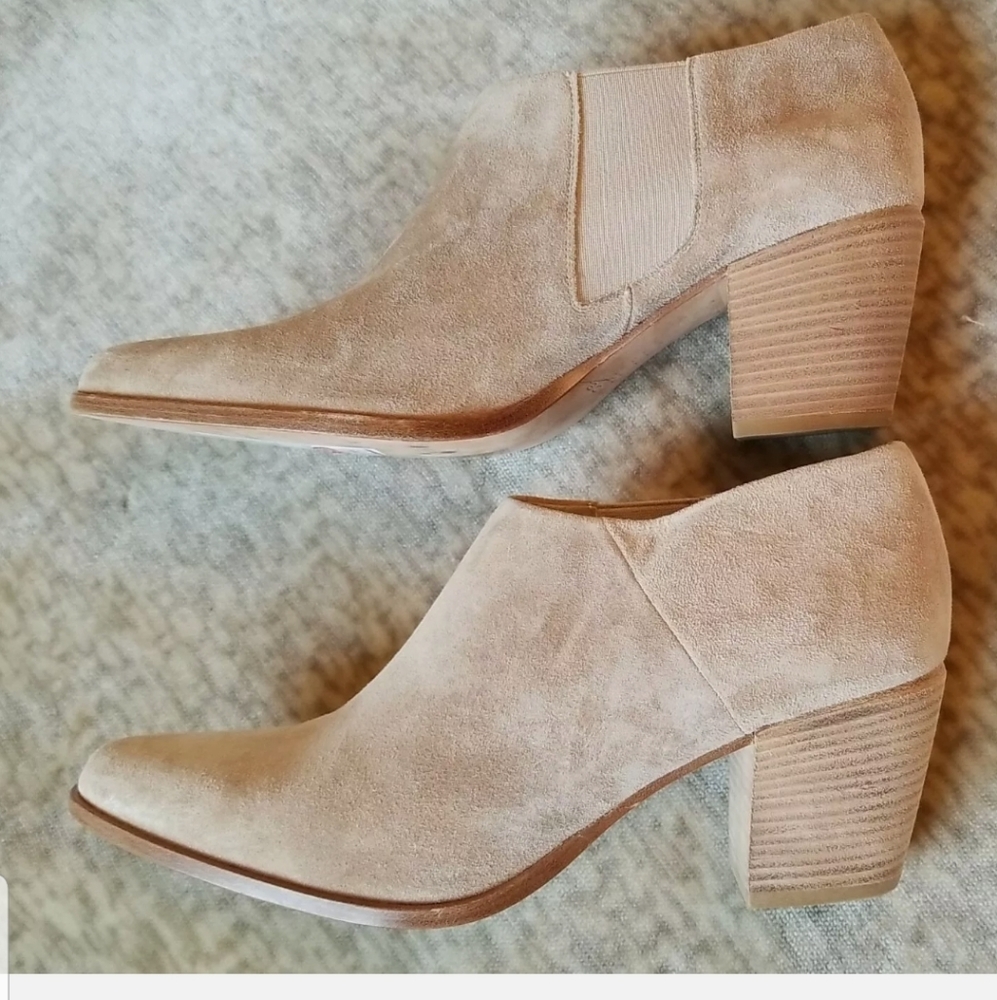 Vince Womens Hamilton Beige Suede Ankle Booties 11